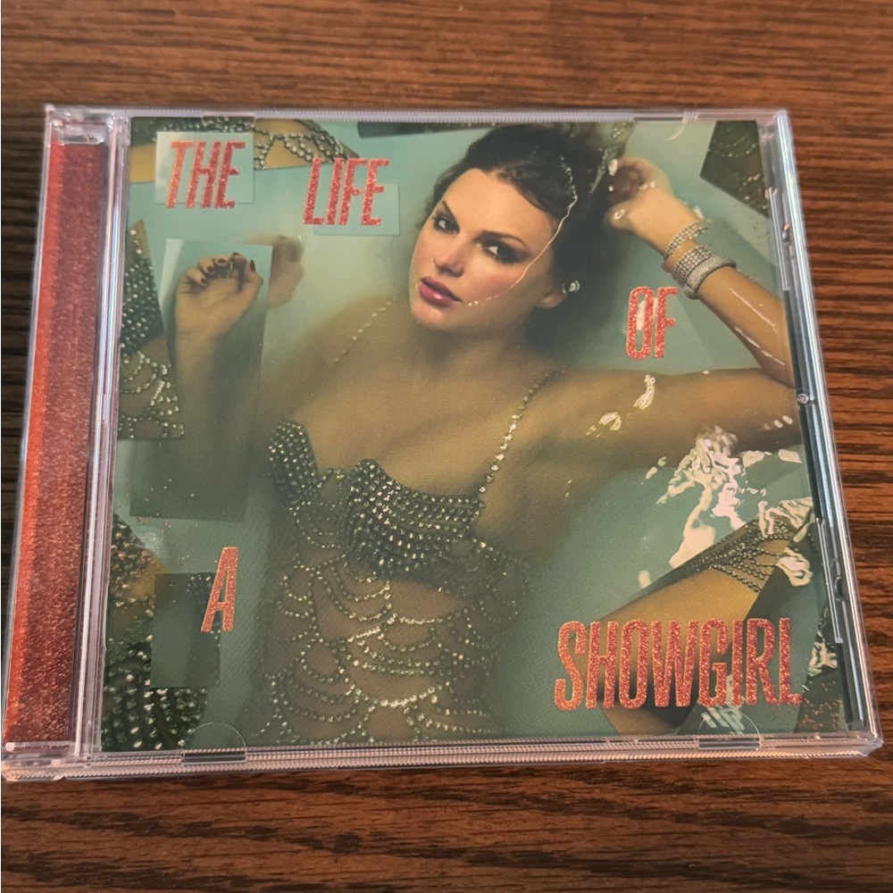 SIGNED - The Life of a Showgirl Taylor Swift CD with Photo 4 - Picture 2 of 5